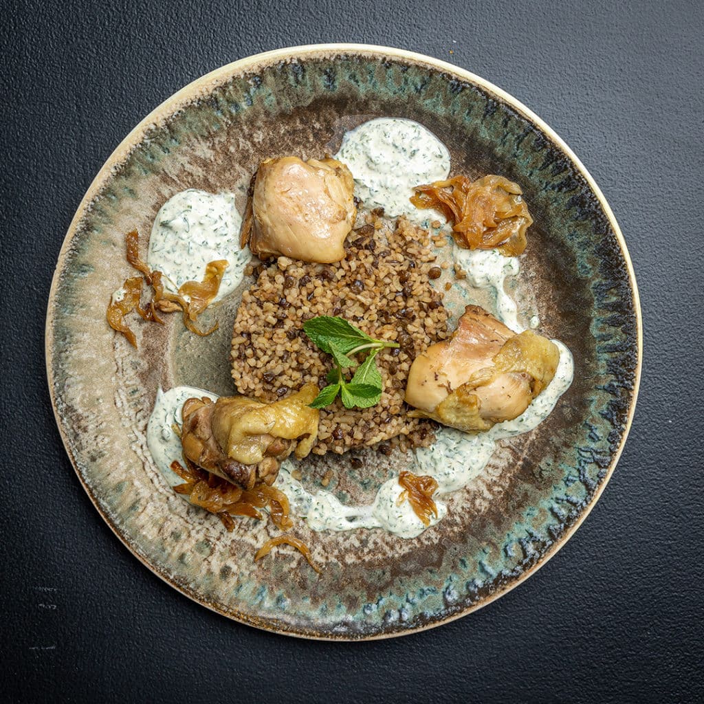 Majadara, sauce yogourt - Syrie, Cuisse de poulet, boulgour, lentilles et oignons