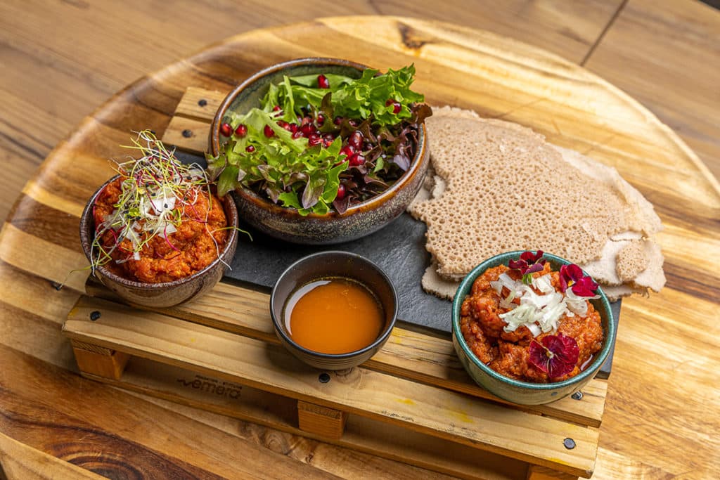 Plateaux de dégustation de différentes entrées