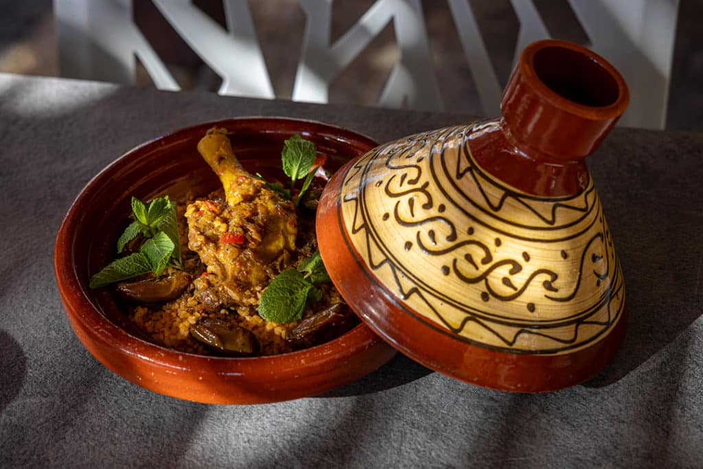 Plat principal Tajine de canette - Maroc. Tajine de canette aux figues, dattes, légumes et boulgour.